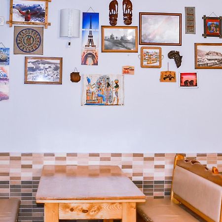 Guest House Mandrivnyi Rooms&Apartments Yasinya Luaran gambar
