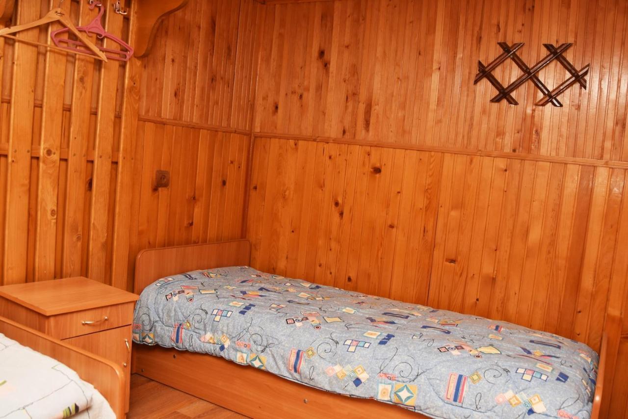 Guest House Mandrivnyi Rooms&Apartments Yasinya Luaran gambar