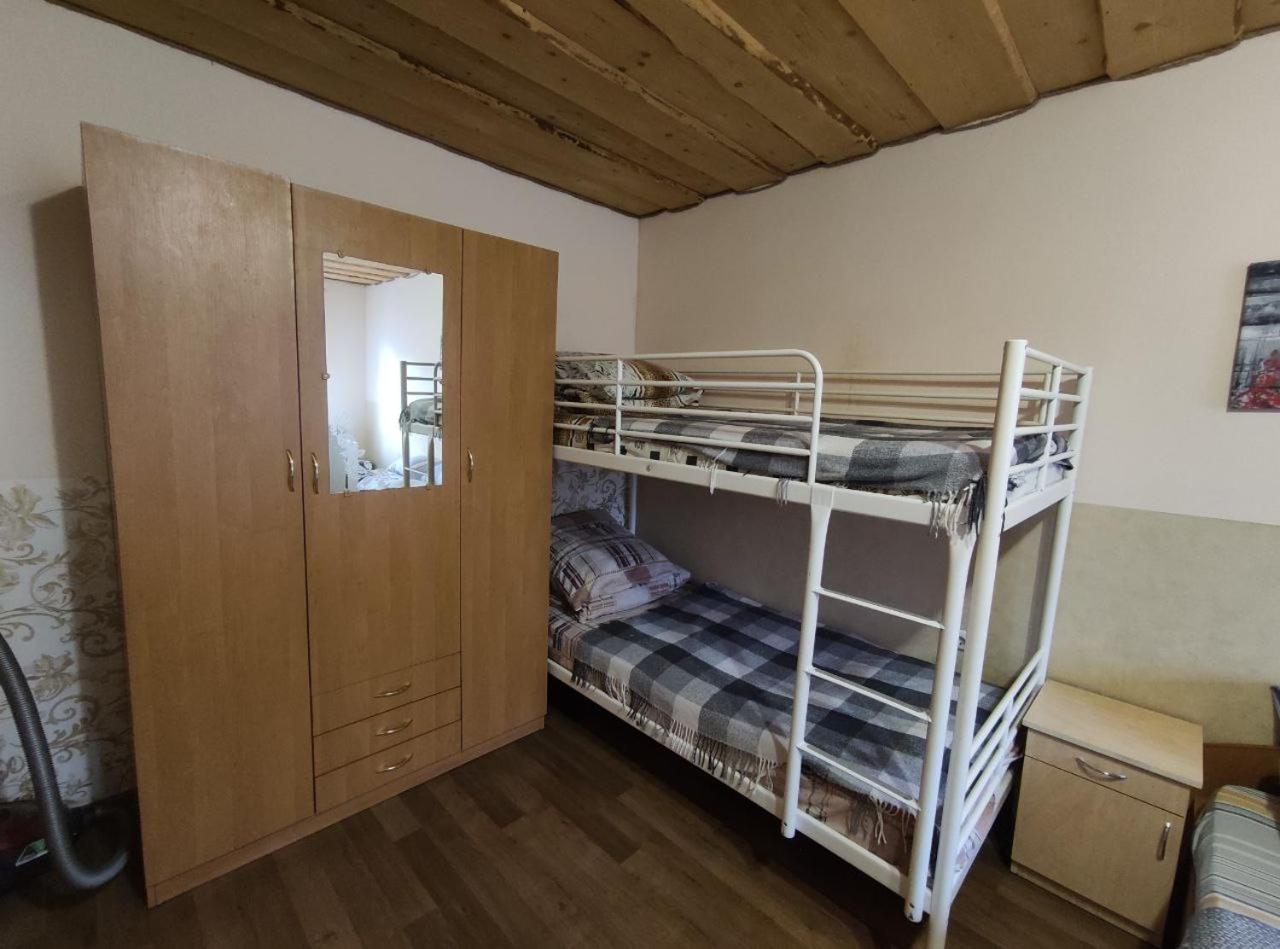 Guest House Mandrivnyi Rooms&Apartments Yasinya Luaran gambar