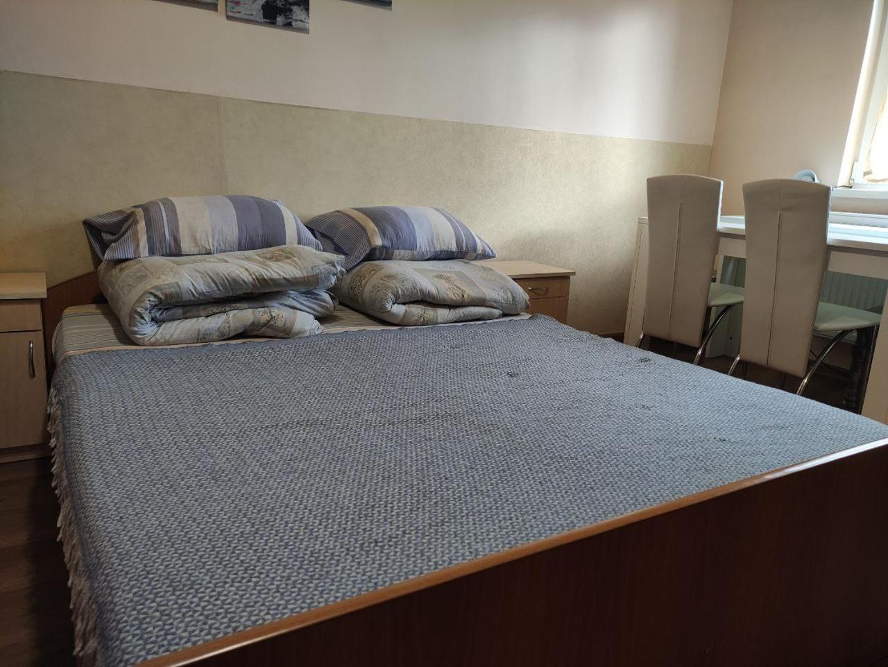 Guest House Mandrivnyi Rooms&Apartments Yasinya Luaran gambar