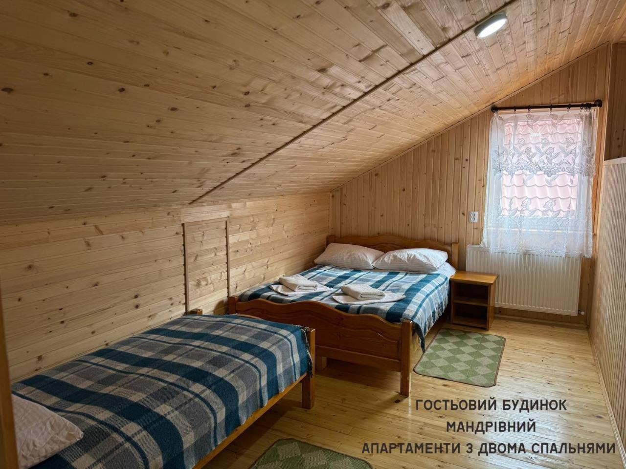 Guest House Mandrivnyi Rooms&Apartments Yasinya Luaran gambar