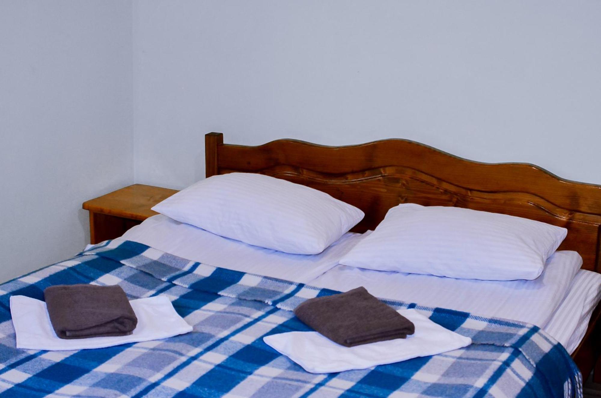 Guest House Mandrivnyi Rooms&Apartments Yasinya Luaran gambar