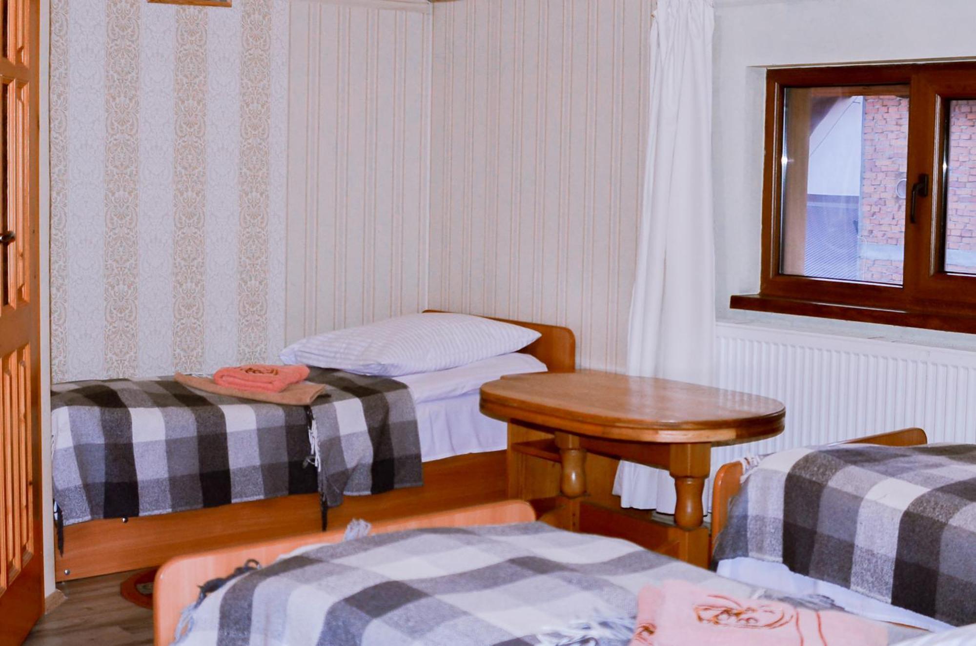 Guest House Mandrivnyi Rooms&Apartments Yasinya Luaran gambar