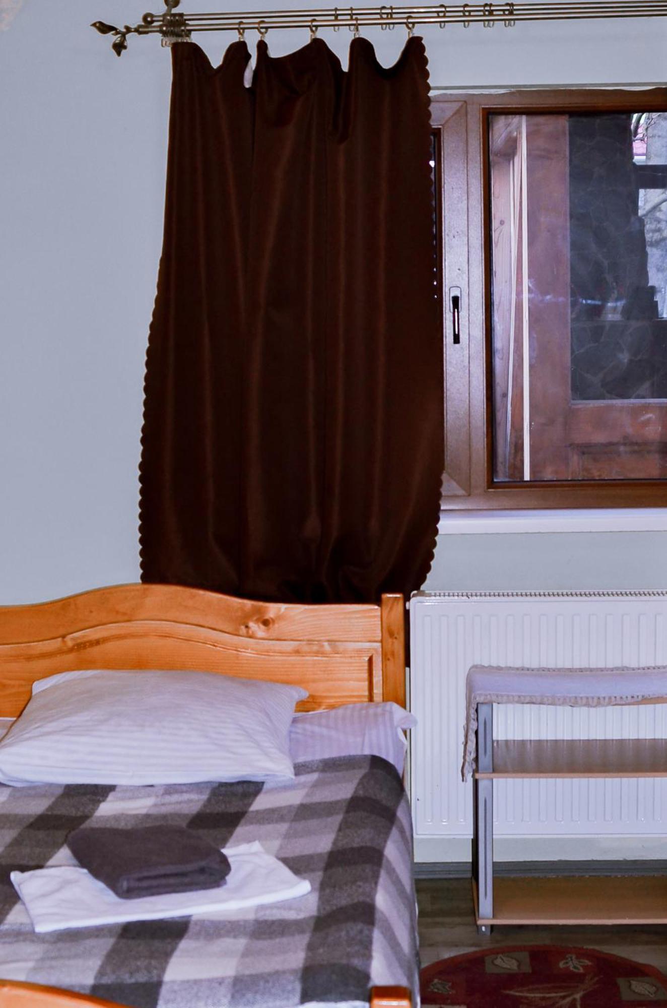 Guest House Mandrivnyi Rooms&Apartments Yasinya Luaran gambar