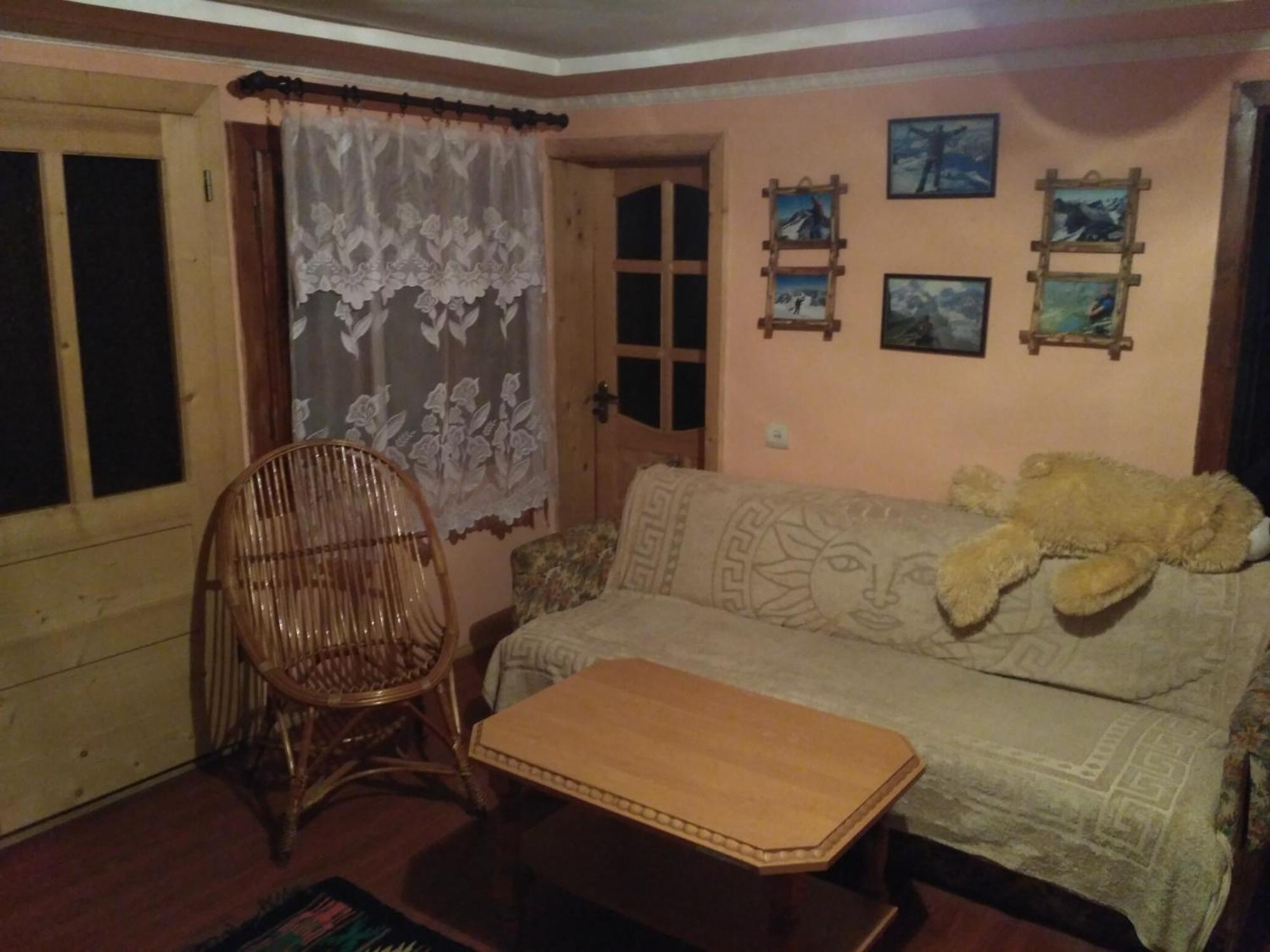Guest House Mandrivnyi Rooms&Apartments Yasinya Luaran gambar